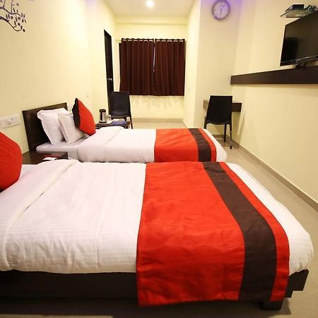 Hotel Ambience Sarkhej Екстериор снимка