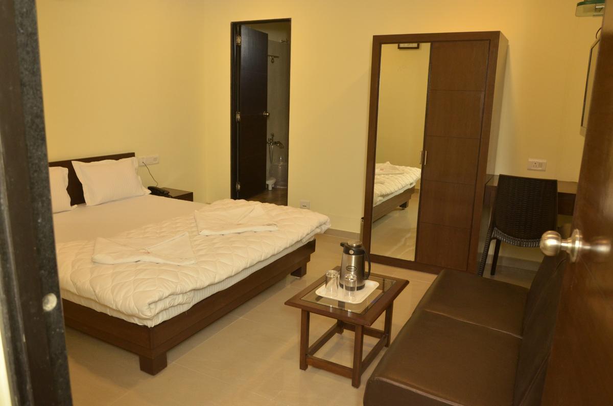 Hotel Ambience Sarkhej Екстериор снимка
