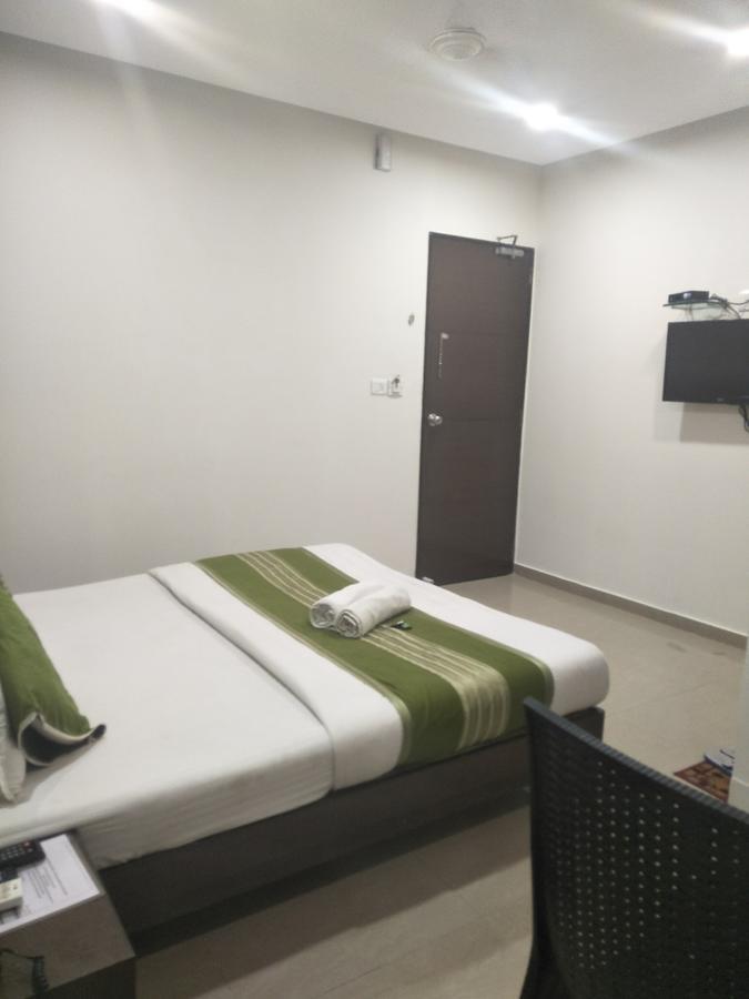 Hotel Ambience Sarkhej Екстериор снимка